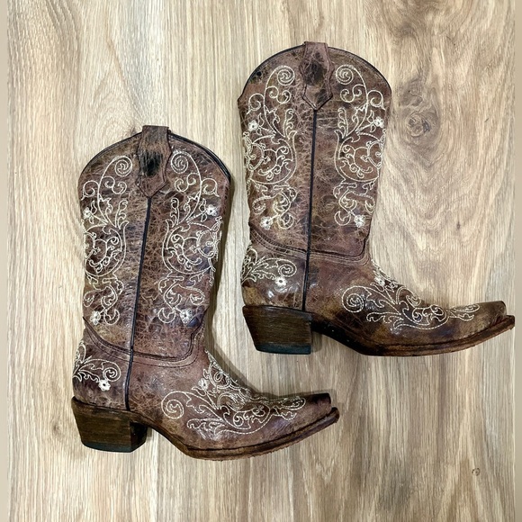 Corral Teen Brown Cowhide Beige Embroidery Western Boot A1119 USA size 3.5 EUC - Picture 1 of 7